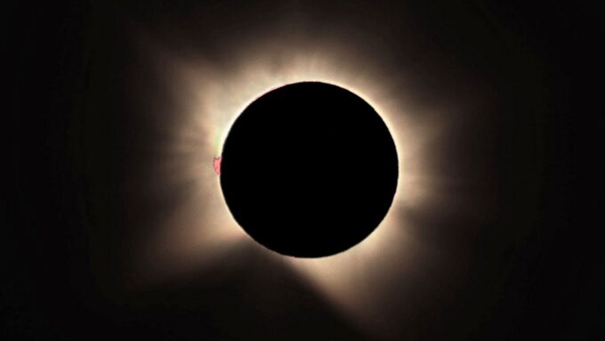 Eclipse-3mpix_1.jpg